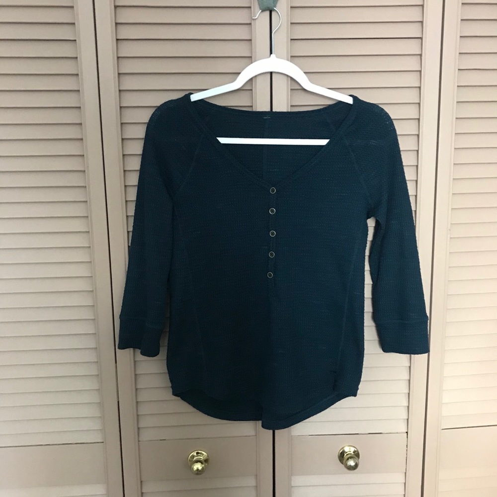 Blue 3/4 sleeve shirt